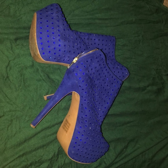 Boots - Picture 2 of 3